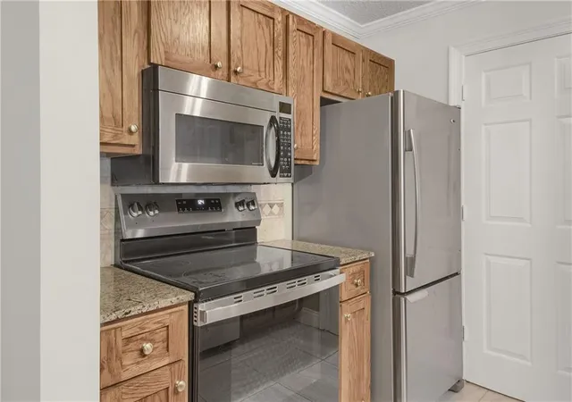 Listing Photo 4 - Condo for sale in building located at 1074 Peachtree Walk Ne, Atlanta, GA 30309 - Unit #B114