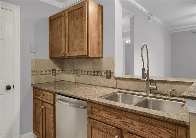 Listing Photo 5 - Condo for sale in building located at 1074 Peachtree Walk Ne, Atlanta, GA 30309 - Unit #B114