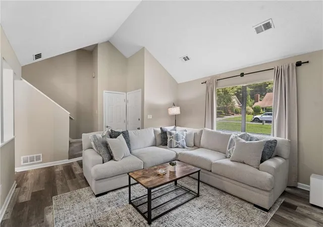 2nd image of 502 Plymouth Ln, Alpharetta, GA 30009 | MLS# 7825913
