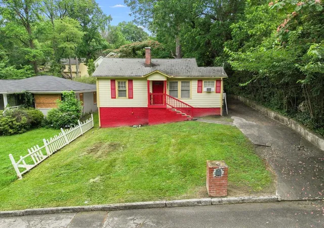 2nd image of 1411 Lavender Dr Nw, Atlanta, GA 30314 | MLS# 7786098