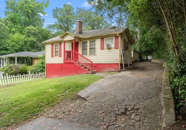 3rd image of 1411 Lavender Dr Nw, Atlanta, GA 30314 | MLS# 7786098