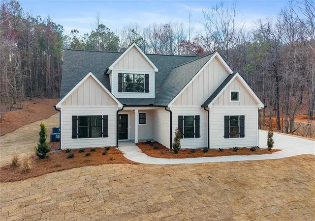 Homes for sale in Carrollton, GA | 177 West Lake Blvd, Carrollton, GA 30116 | MLS# 7668296