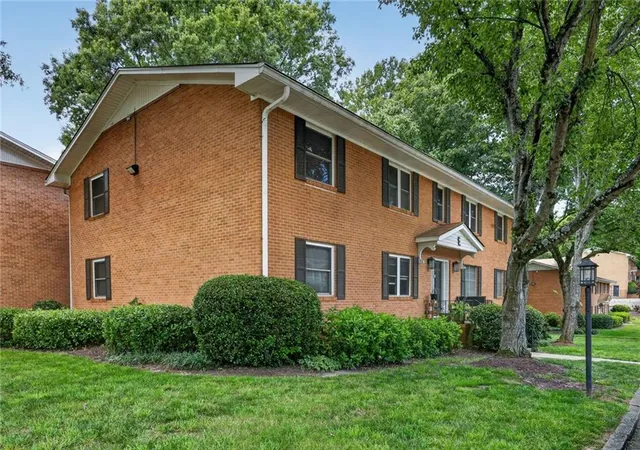 2nd image of 3510 Roswell Rd Nw #E2, Atlanta, GA 30305 | MLS# 7784891