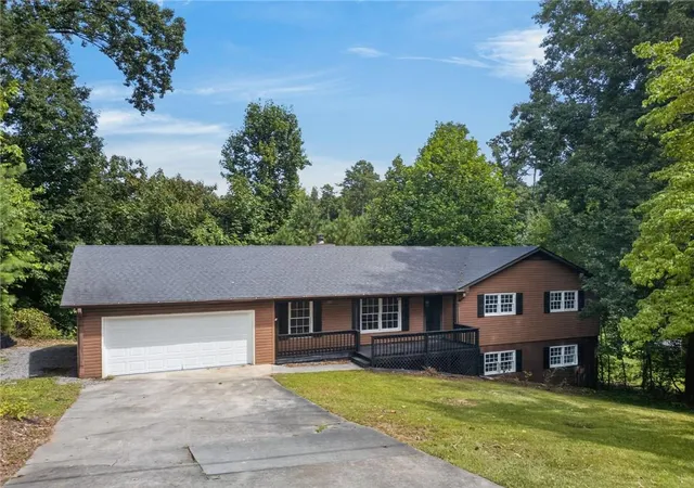 Photo 1 of Sale Pending at 110 Thornwood Dr, Rome, GA 30165 | MLS# 7829884 | Listing updated on 2026-09-01