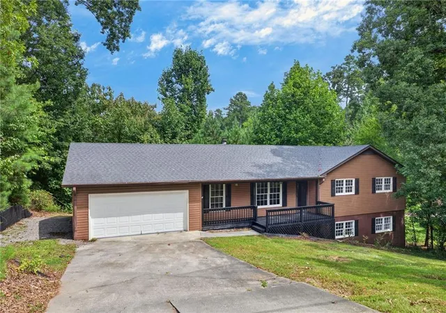 Photo 2 of Sale Pending at 110 Thornwood Dr, Rome, GA 30165 | MLS# 7829884 | Listing updated on 2026-09-01