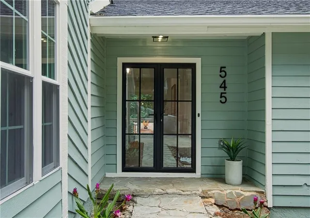 1st image of 545 Longleaf Dr, Roswell, GA 30075 | MLS# 7820584