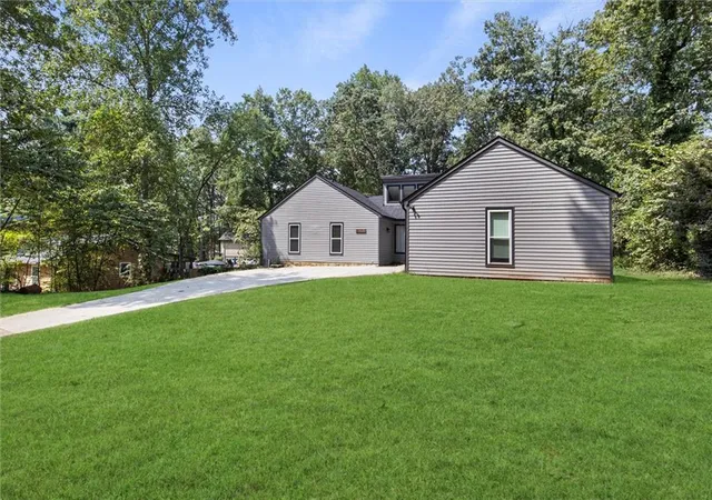 2nd image of 1060 Deer Chase Ct, Stone Mountain, GA 30088 | MLS# 7780005