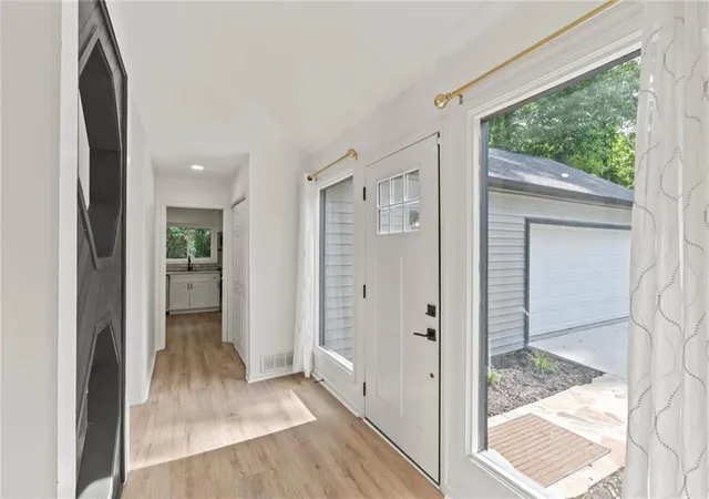 4th image of 1060 Deer Chase Ct, Stone Mountain, GA 30088 | MLS# 7780005