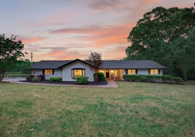 Photo 1 of Single family home for sale at 1078 Highway 92 S, Fayetteville, GA 30215 | MLS# 7813672 | Listing updated on 2026-08-29