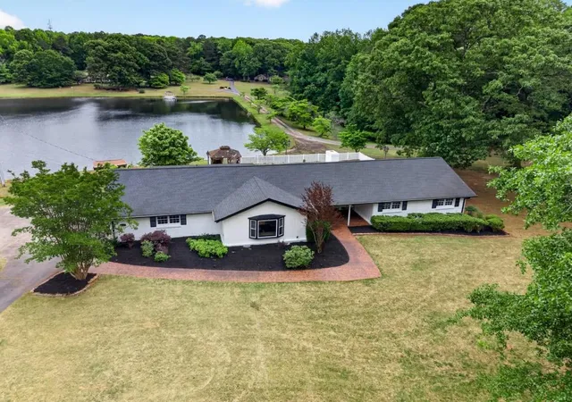 Photo 2 of Single family home for sale at 1078 Highway 92 S, Fayetteville, GA 30215 | MLS# 7813672 | Listing updated on 2026-08-29