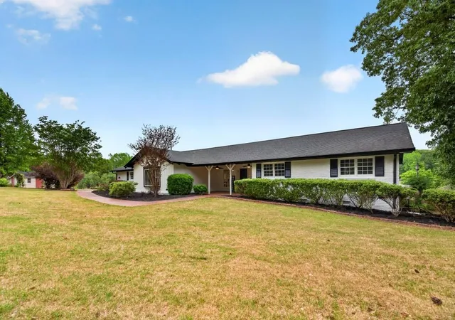 Photo 2 of Single family home for sale at 1078 Highway 92 S, Fayetteville, GA 30215 | MLS# 7813672 | Listing updated on 2026-08-29