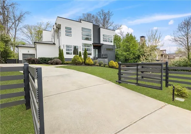 1st image of 1546 Windsor Pkwy Ne, Brookhaven, GA 30319 | MLS# 7752774