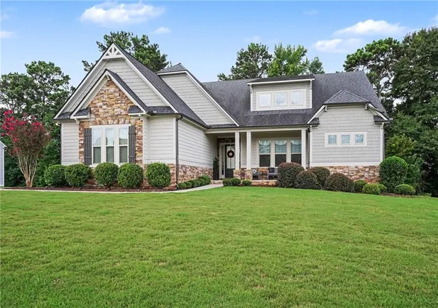 3rd image of 185 Oakleigh Manor Dr, Fayetteville, GA 30215 | MLS# 7808606