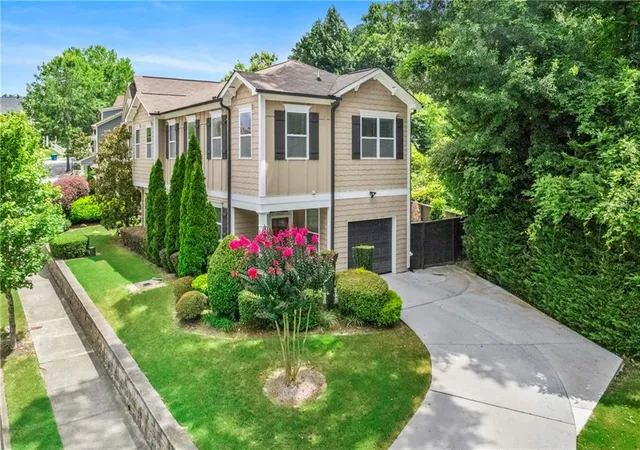 2nd image of 1585 Habershal Rd Nw, Atlanta, GA 30318 | MLS# 7670254