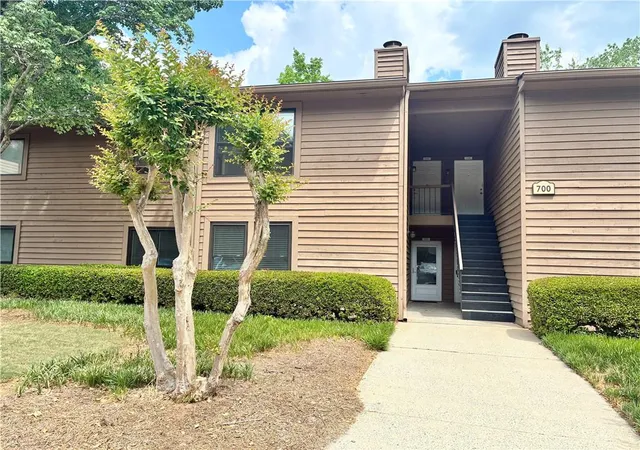Photo 1 of Sale Pending at 701 Parkaire Xing, Marietta, GA 30068 | MLS# 7781165 | Listing updated on 2026-09-06