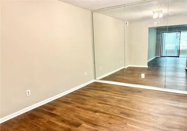 Listing Photo 5 - Condo for sale in building located at 701 Parkaire Xing, Marietta, GA 30068