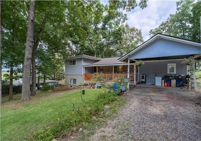 Photo 3 of Single family home for sale at 31 Rock Fence Cir Se, Cartersville, GA 30121 | MLS# 7781538 | Listing updated on 2026-10-07