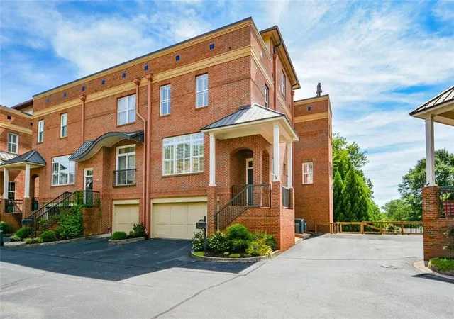Photo 3 of Townhouse for sale at 40 Emerson Hl Sq, Marietta, GA 30060 | MLS# 7790445 | Listing updated on 2026-09-15