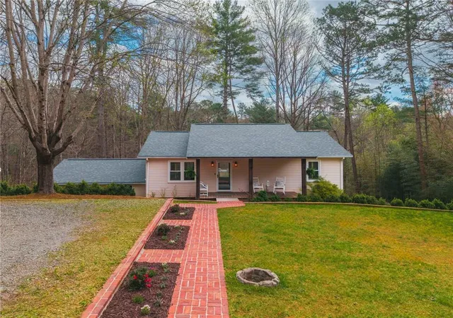 Photo 3 of Single family home for sale at 365 Quarles Ln, Ellijay, GA 30540 | MLS# 7744929 | Listing updated on 2026-10-26