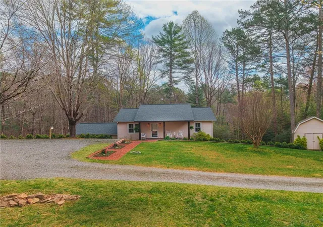 Photo 4 of Single family home for sale at 365 Quarles Ln, Ellijay, GA 30540 | MLS# 7744929 | Listing updated on 2026-10-26