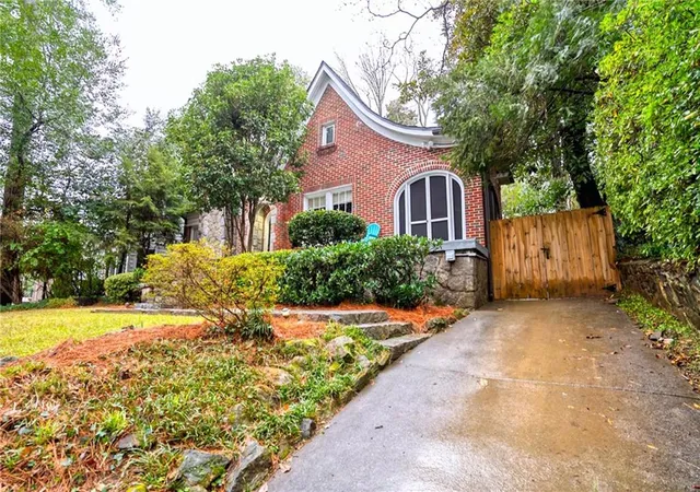 Photo 2 of Sale Pending at 768 Brookridge Dr NE, Atlanta, GA 30306 | MLS# 7796787 | Listing updated on 2026-08-20