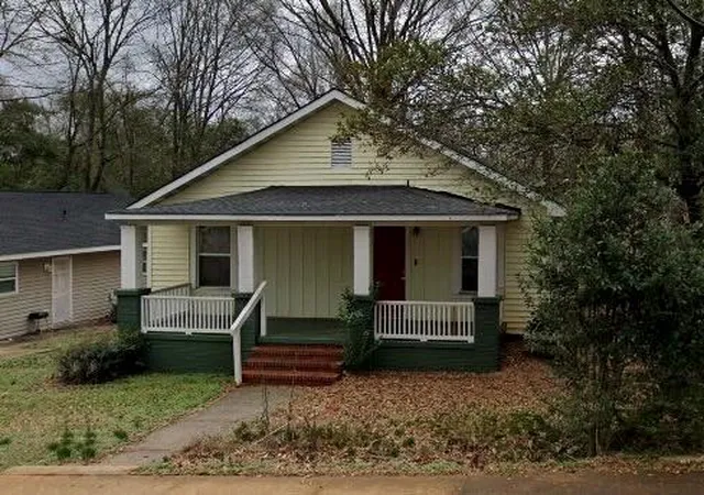 1st image of 930 W Broad St, Griffin, GA 30223 | MLS# 7790429