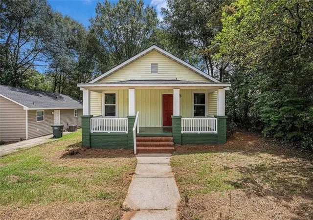 Homes for sale in Griffin, GA | 930 W Broad St, Griffin, GA 30223 | MLS# 7790429