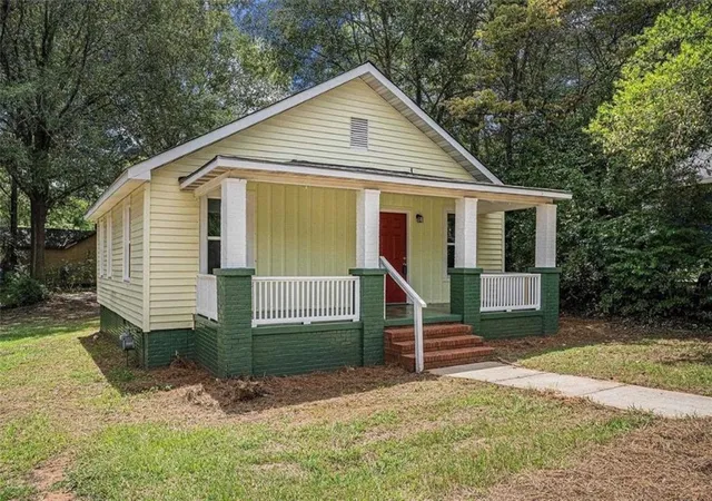 Homes for sale in Griffin, GA | 930 W Broad St, Griffin, GA 30223 | MLS# 7790429