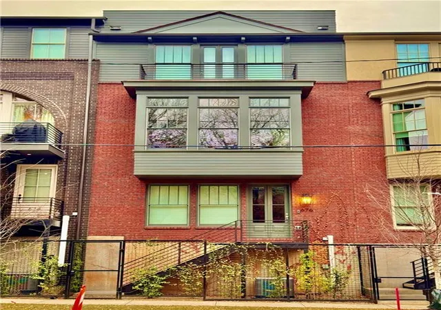 Photo 1 of Townhouse for sale at 676 Hank Aaron Dr Se, Atlanta, GA 30315 | MLS# 7699486 | Listing updated on 2026-08-15
