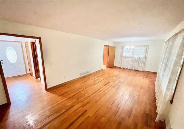 Photo 3 of Single family home for sale at 512 Donwood Ln Sw, Marietta, GA 30060 | MLS# 7809349 | Listing updated on 2026-09-15