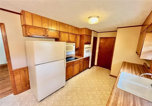 Photo 4 of Single family home for sale at 512 Donwood Ln SW, Marietta, GA 30060 | MLS# 7809349 | Listing updated on 2026-09-15