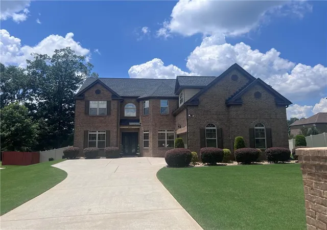 Photo 3 of Sale Pending at 808 Bufflehead Ct, Stockbridge, GA 30281 | MLS# 7805829 | Listing updated on 2026-10-02