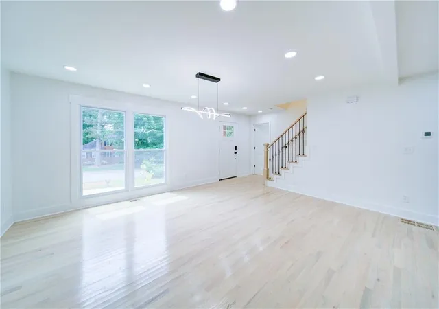 4th image of 4307 Cedar Wood Dr Sw, Lilburn, GA 30047 | MLS# 7824898