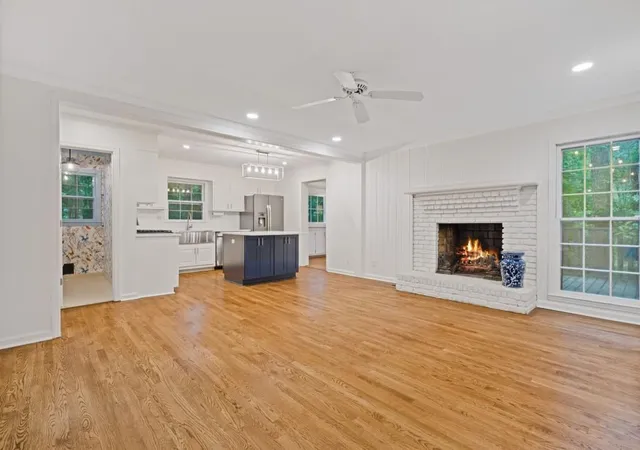 3rd image of 345 W Spalding Dr Dr, Sandy Springs, GA 30328 | MLS# 7803835