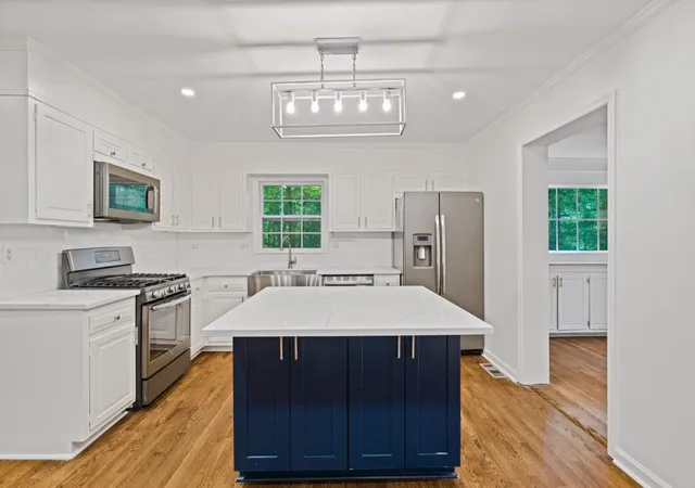 4th image of 345 W Spalding Dr Dr, Sandy Springs, GA 30328 | MLS# 7803835