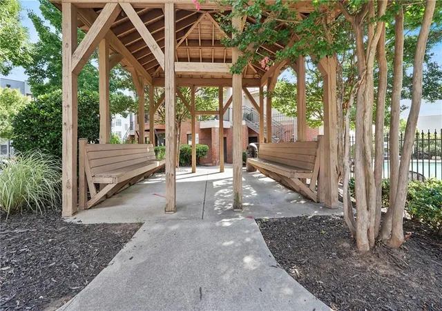 2nd image of 898 Oak St, Atlanta, GA 30310