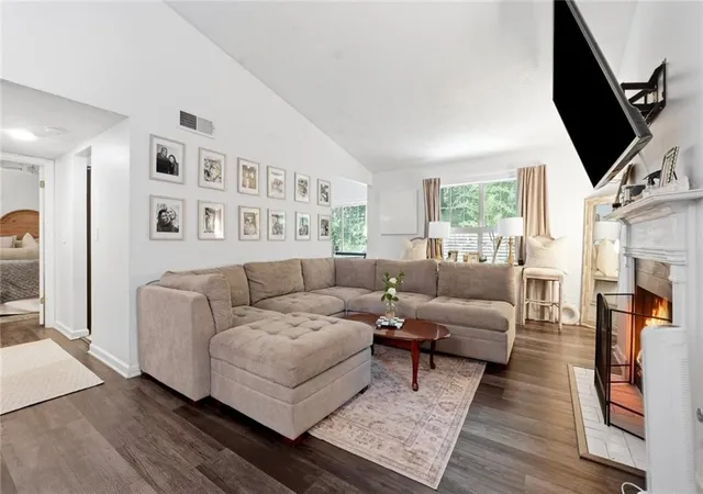 Listing Photo 4 - Condo for sale in building located at 1414 Glenleaf Dr, Norcross, GA 30092