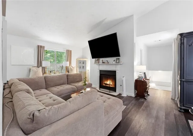Listing Photo 5 - Condo for sale in building located at 1414 Glenleaf Dr, Norcross, GA 30092