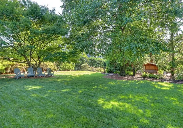 2nd image of 2795 Peachtree Rd Ne, Atlanta, GA 30305