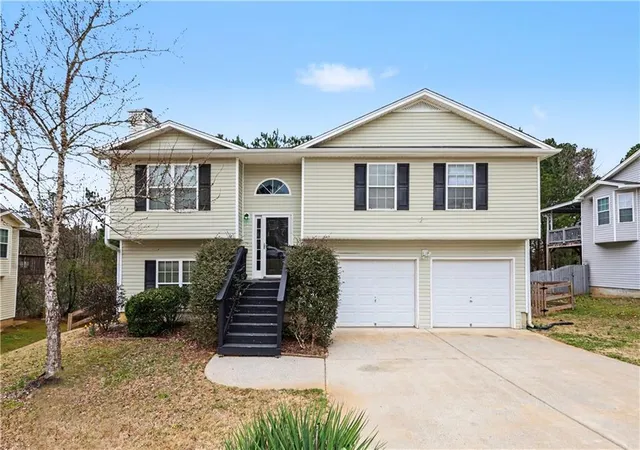 2nd image of 100 Hunter Pl, Dallas, GA 30132 | MLS# 7772391