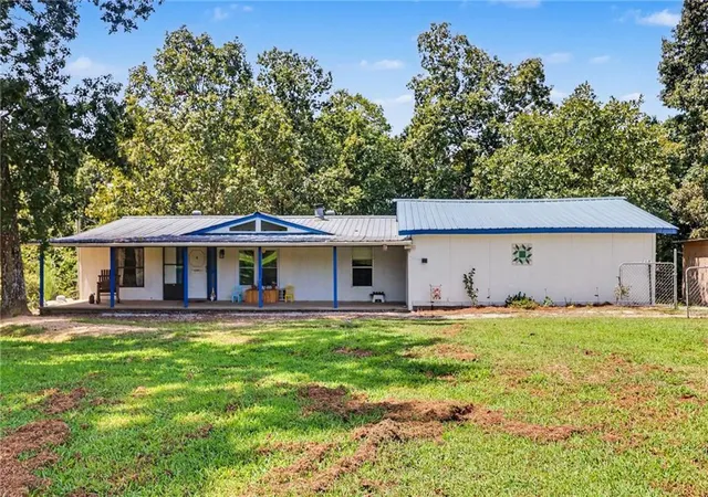 1st image of 824 Fairview Farm Cir, Lavonia, GA 30553 | MLS# 7822739