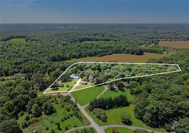 2nd image of 824 Fairview Farm Cir, Lavonia, GA 30553 | MLS# 7822739