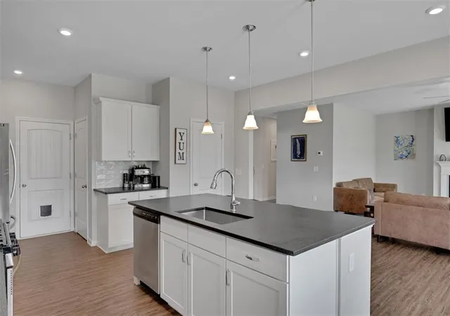 Photo 3 of Single family home for sale at 34 Rock Ft Way SE, Cartersville, GA 30120 | MLS# 7714818 | Listing updated on 2026-08-27