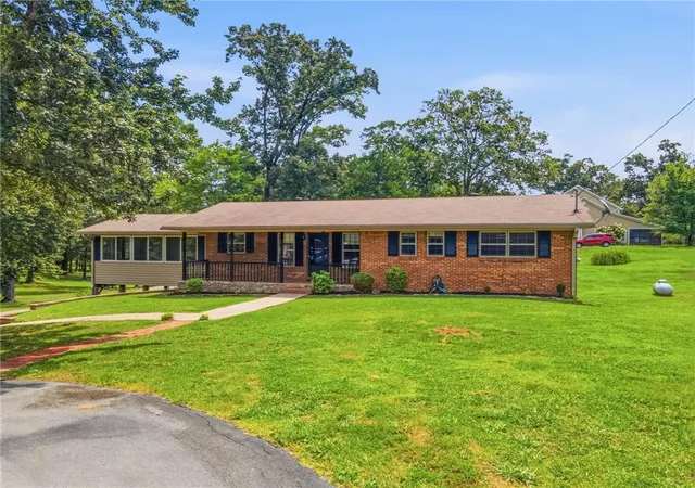 Homes for sale in Calhoun, GA | 379 Hunt Rd Nw, Calhoun, GA 30701 | MLS# 7797812