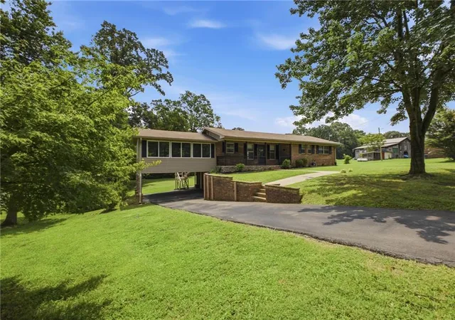 Homes for sale in Calhoun, GA | 379 Hunt Rd Nw, Calhoun, GA 30701 | MLS# 7797812
