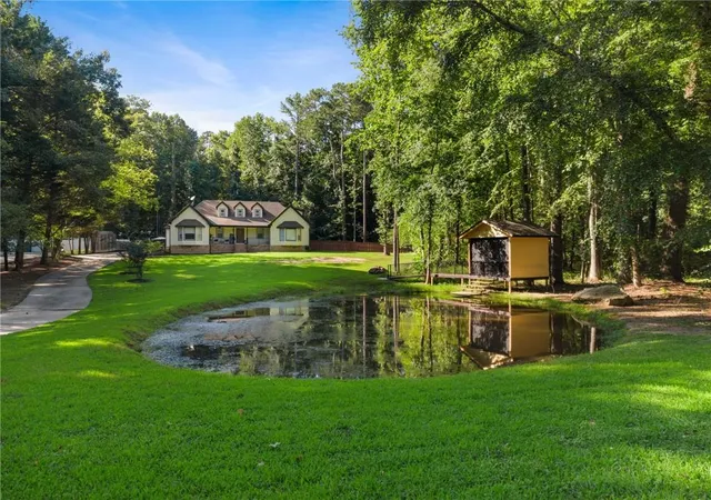Photo 2 of Single family home for sale at 3525 Rock Fls Dr, Snellville, GA 30039 | MLS# 7824272 | Listing updated on 2026-09-14