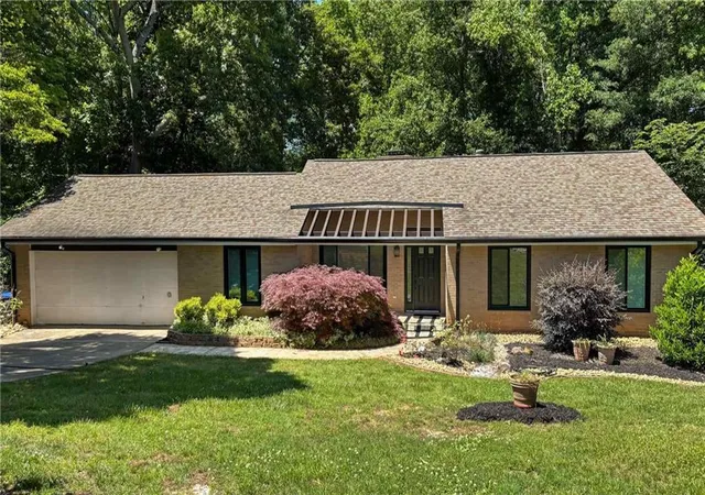 Photo 1 of Single family home for sale at 310 Saddle Crk Cir, Roswell, GA 30076 | MLS# 7778509 | Listing updated on 2026-09-17