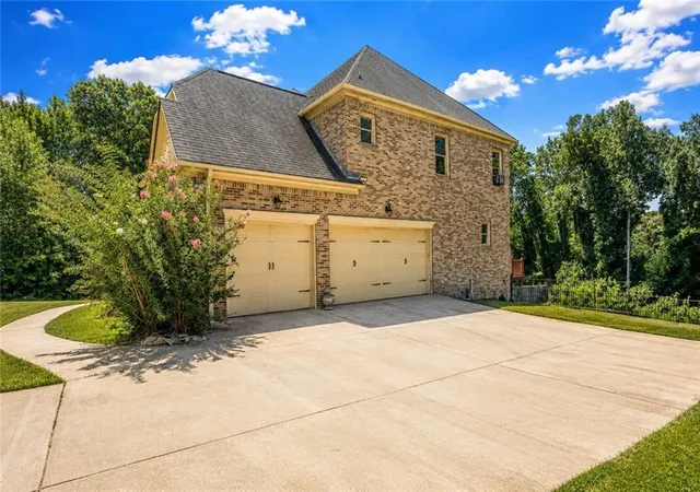 Photo 3 of Sale Pending at 209 Kingscastle Dr, Ellenwood, GA 30294 | MLS# 7804904 | Listing updated on 2026-09-17