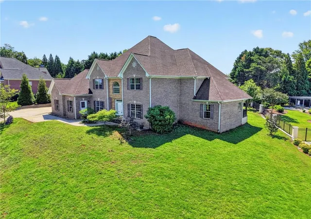 2nd image of 2204 Sidney Dr, Gainesville, GA 30506 | MLS# 7780327