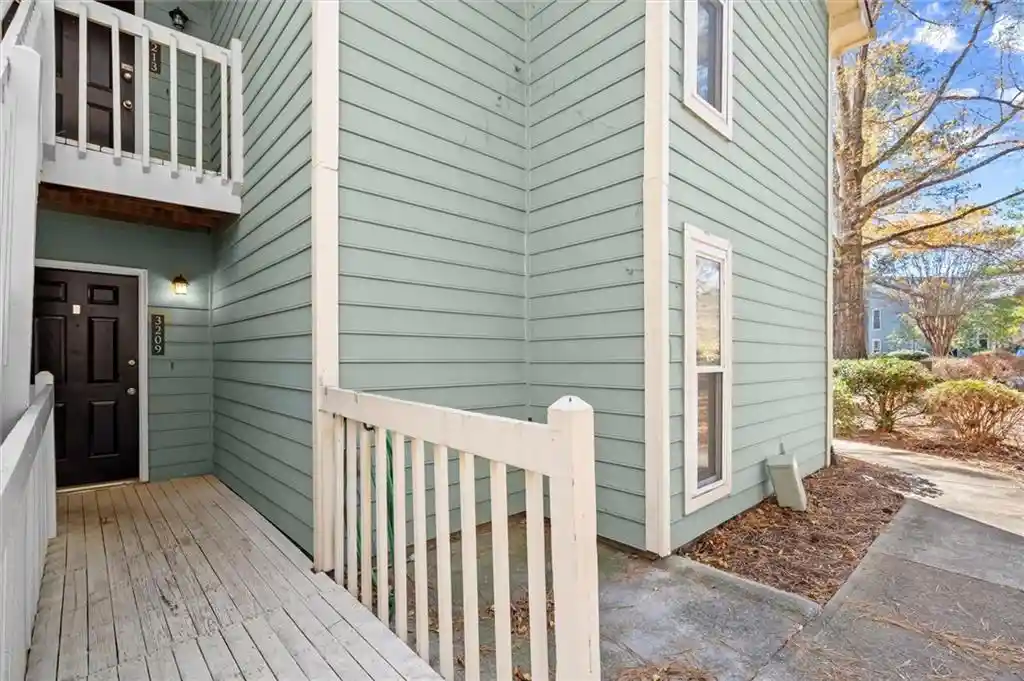 Listing Photo 2 - Condo for sale in 3209 Cyn Pt Cir located at 3209 Cyn Pt Cir, Roswell, GA 30076 - Unit 3209 Cyn Point Cir
